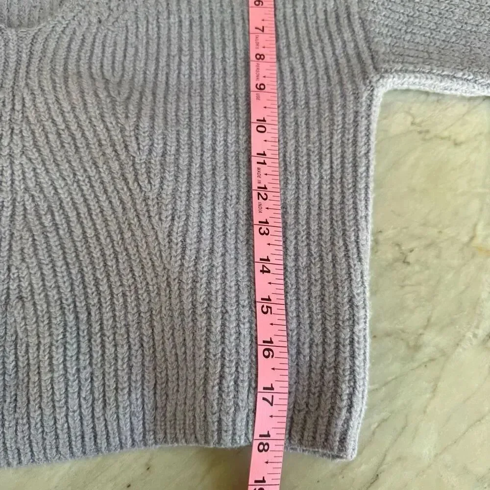 Garage lilac cropped v-neck sweater size M
